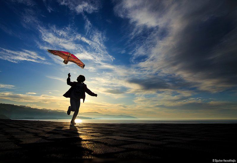 Man In The Backlight фото превью