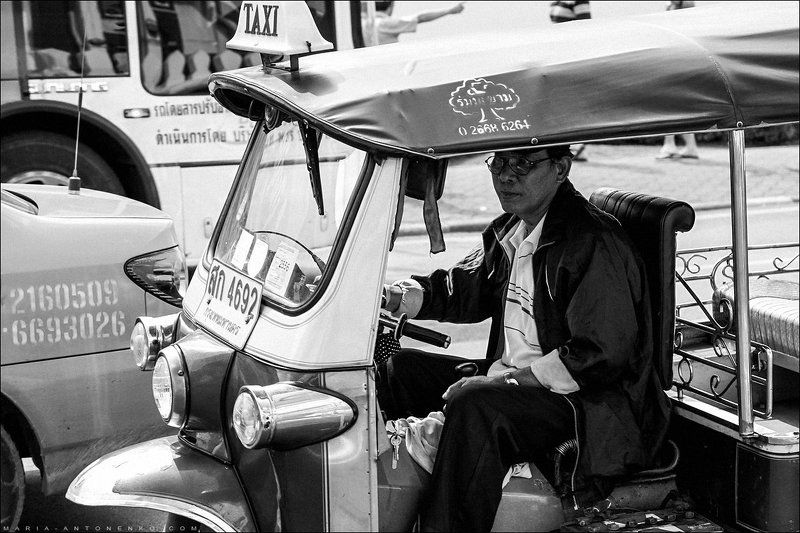 Таиланд, путешествия, Бангкок Водитель тук-тука фото превью