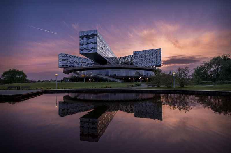 сколково, закат, пейзаж, отражение, закатное здание, Вечерняя прогулка по Москве. Сколково фото превью