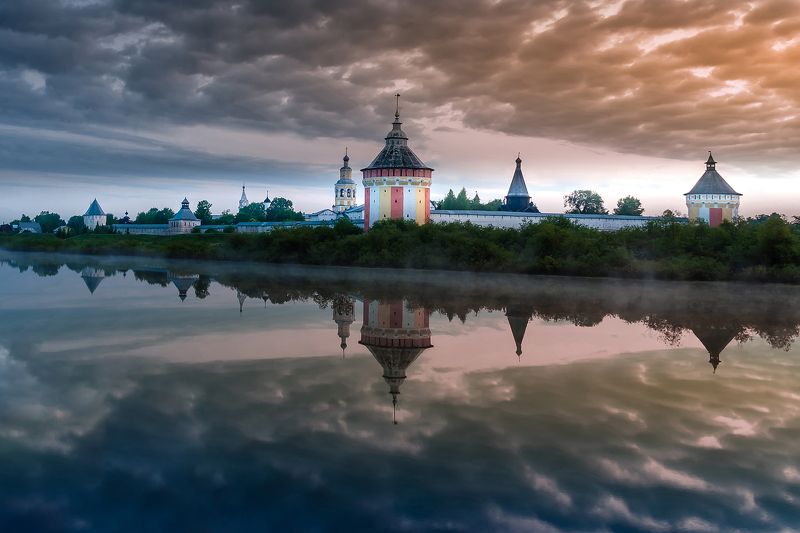 Восход у монастыря фото превью