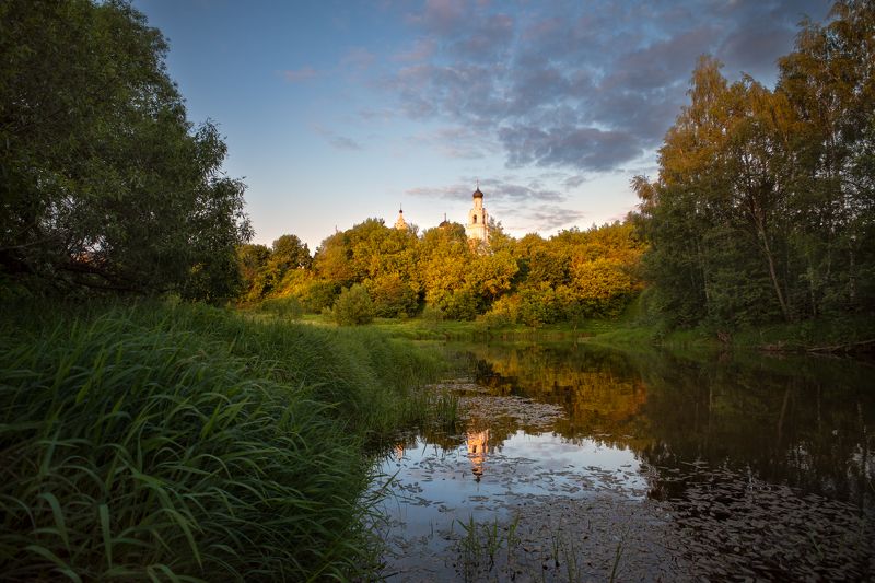вечерний вид на монастырь фото превью
