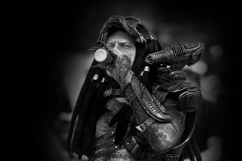 чб фото, чб уличный портрет, фестиваль хиппи На фестивале хиппи фото превью