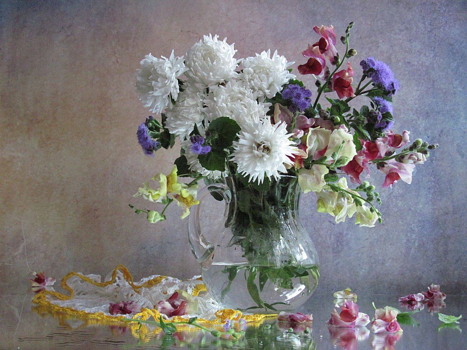 цветы, букет, астры, агератум, львиный зев, кувшин, салфетка, Наталия Тихомирова