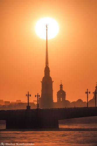Закат за Петропавловской крепостью