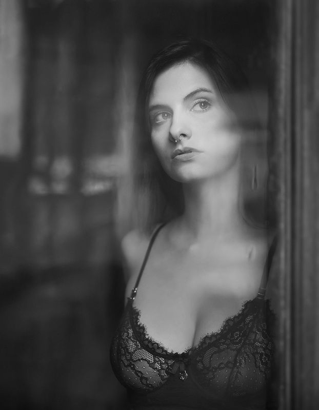 woman, window, bw Maru фото превью