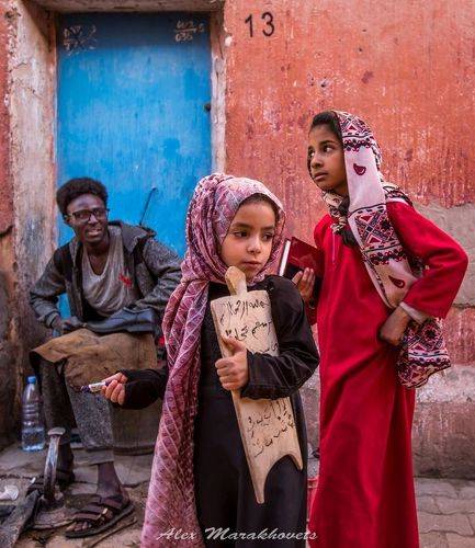 ДЕВОЧКА СО СКРИЖАЛЯМИ