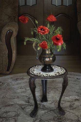 Букет маков в интерьере