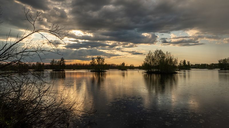 закат, облака, озеро, тучи, дождь, солнце, sunset, clouds, lake, sun, rain  фото превью
