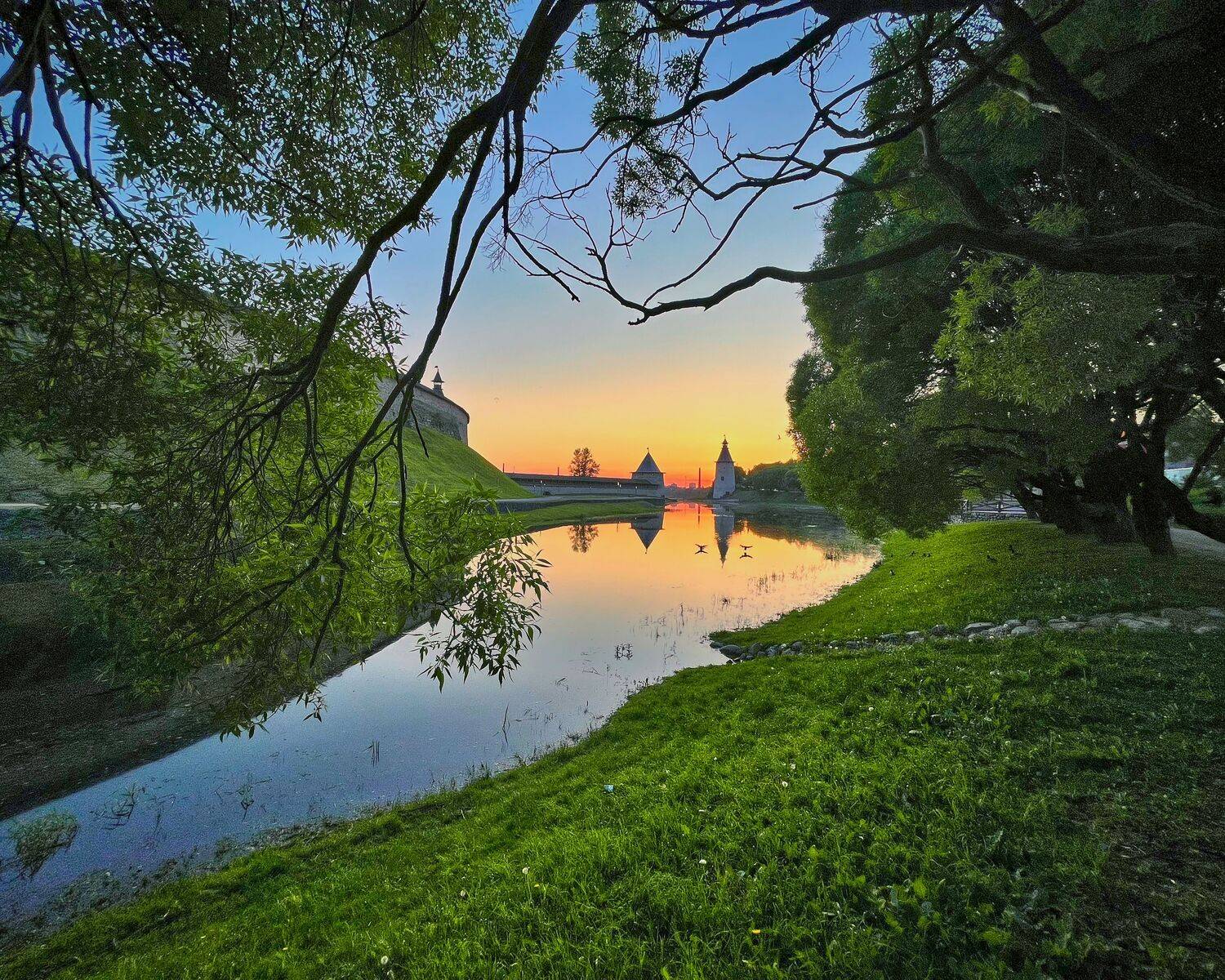 псков, кром, река, река пскова, башня, ивы, закат, вечер,, Байдуков Александр