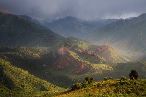 Ущелье Шамси на закате. Кыргызстан.