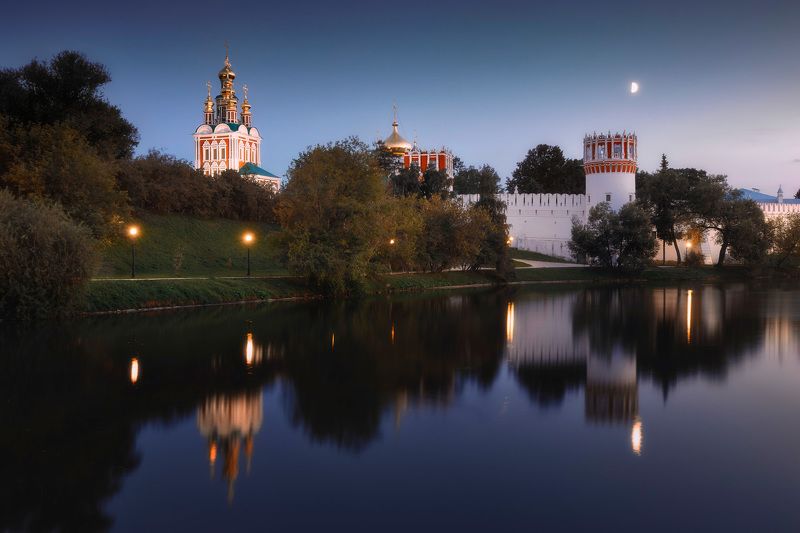 ночь, луна, отражения, новодевичий монастырь Вид на Новодевичий монастырь фото превью
