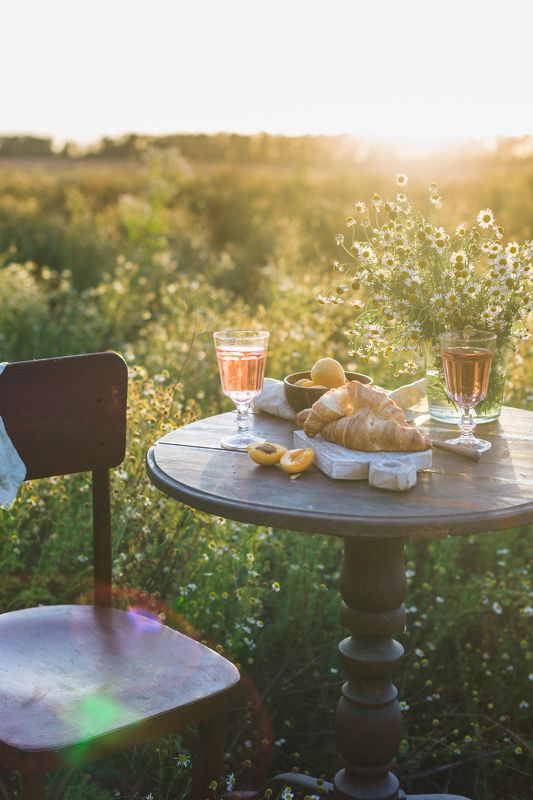 Пикник на закате фото превью