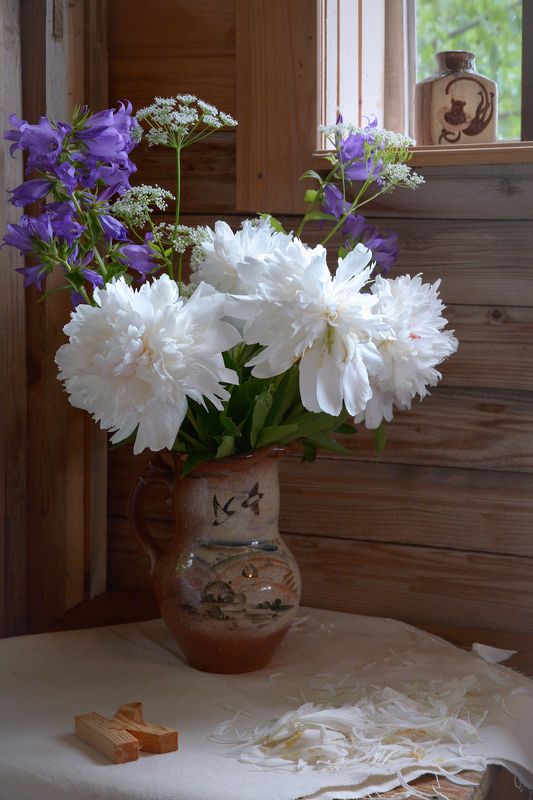 Белых пионов цвет фото превью