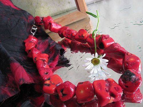 Коралловые бусы