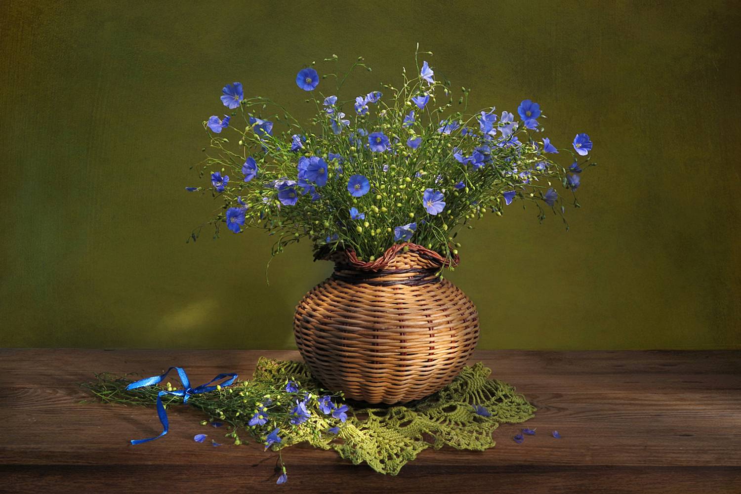 натюрморт,цветы,лен,салфетка,плетеная ваза,ленточка, Алла Шевченко