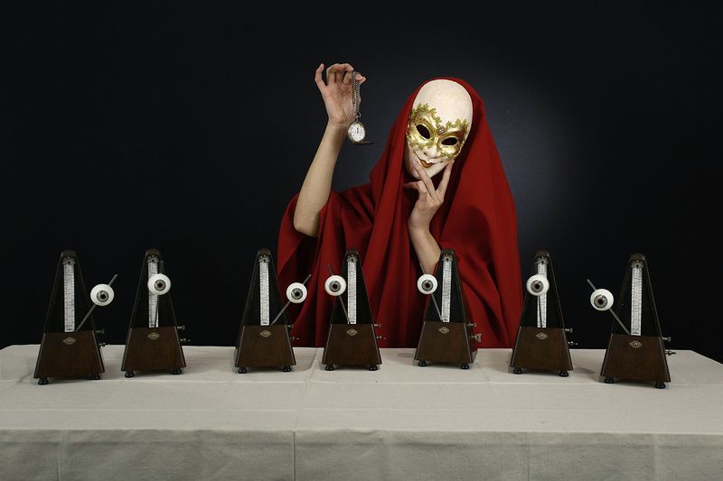 маска с абсолютным чувством времени фото превью