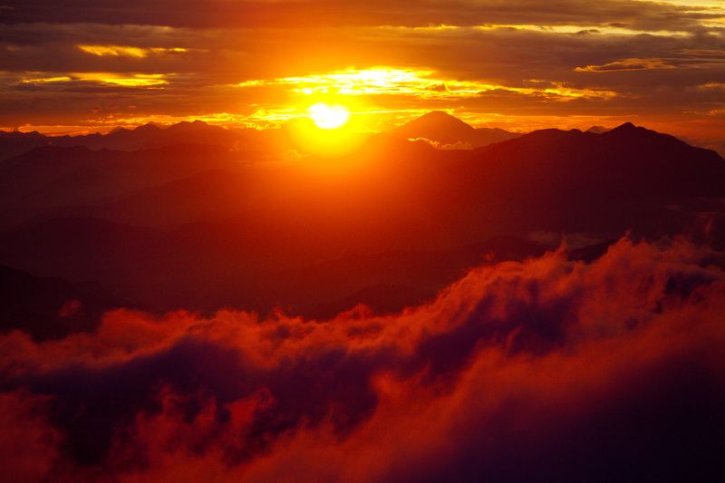 himalaya, mountain, river, nature, stream, landscape, valley, water, rock, travel, cloud, sky, tree, india, range, sunrise, scenic, scenery, beautiful, view, stone, orange, natural, peak, beauty, wilderness, sunset, day, himalayan, trekking, summer, kashm Orange sunset above mountain in valley Himalayas mountains фото превью