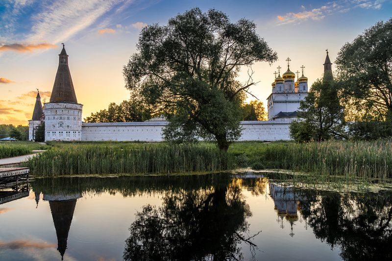 Вечер у монастыря фото превью