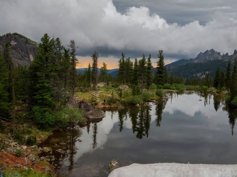 Поздний вечер на Лазурном озере. Ергаки. фото превью