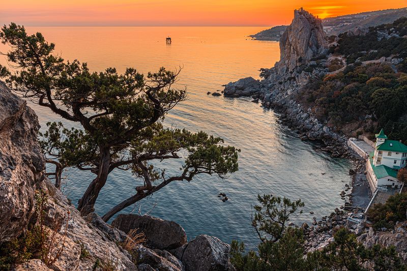 закат море скалы Крым Симеиз  Домик у моря фото превью