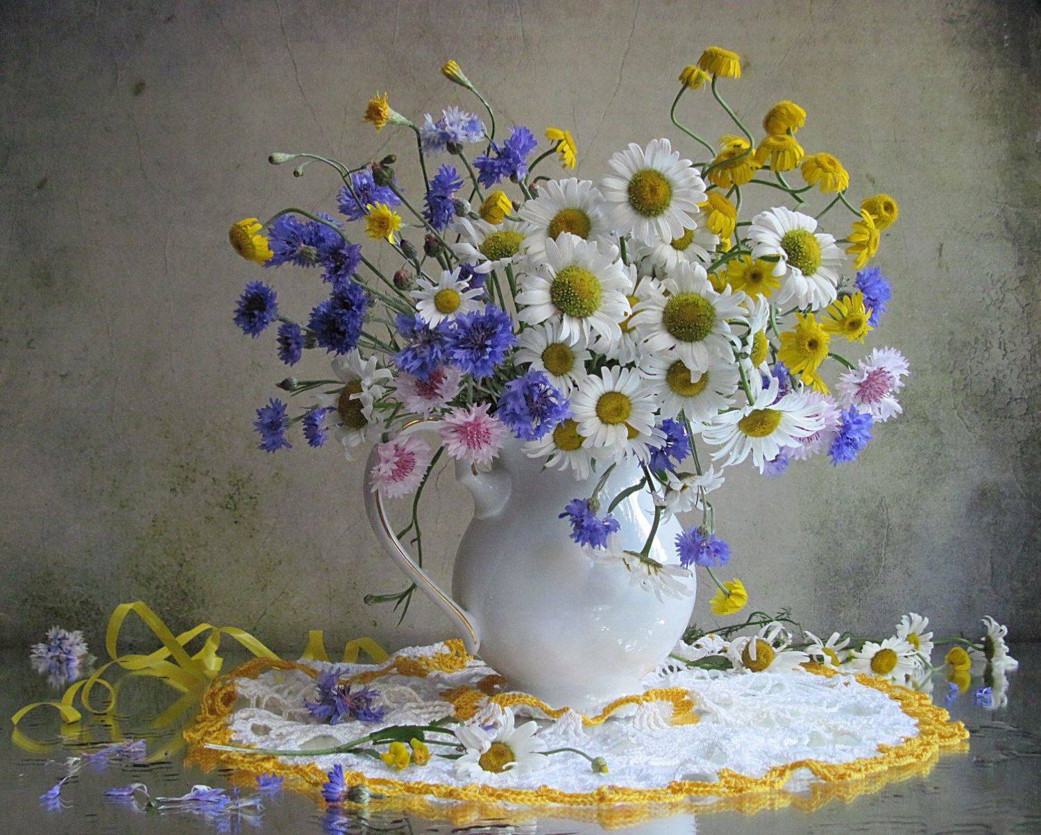 цветы, букет, васильки, ромашки, салфетка, лента, Наталия Тихомирова