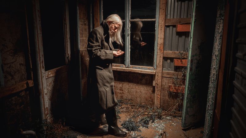 фото, портрет, мужчина, тишина, приключение, пасмурный, серый, опасность, темный Путник фото превью