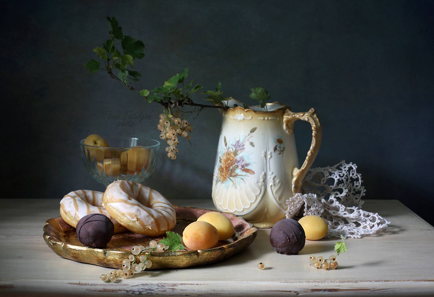 кувшин, пончики, фрукты, Елена Татульян