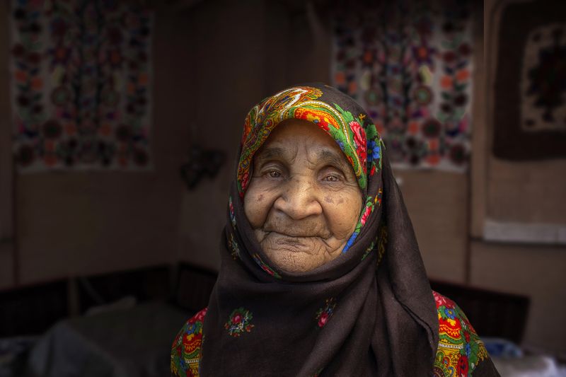 #portrait #people #woman #skin #face #turban Grandma фото превью