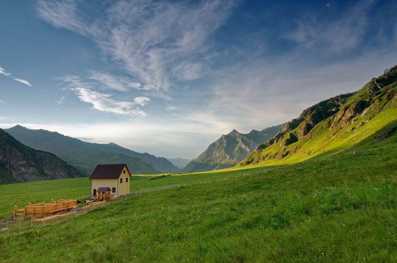 Домик в горах фото превью