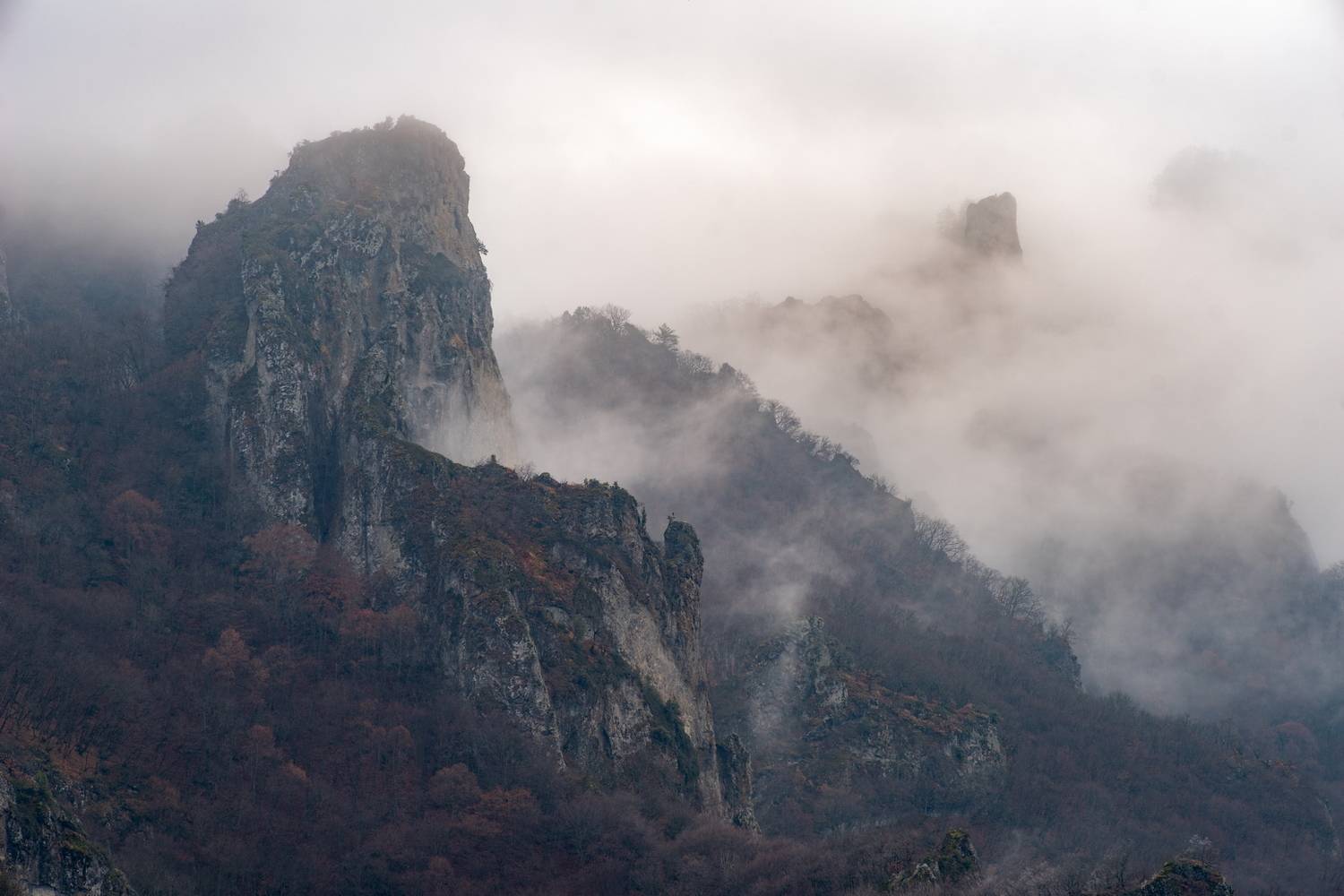 горы, туман, непогода, облака, пики, вершины, кавказ, карачаево-черкесия, ущелье, шторм, Арсен Алабердов