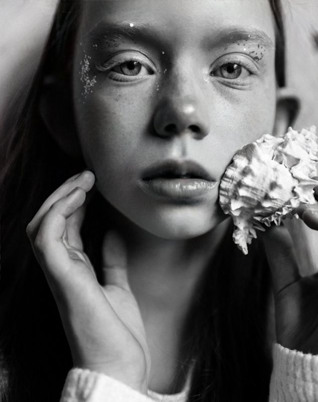 портрет,девочка,ребенок,веснушки,ракушка,морская,чб,чб фотография,детский фотограф, дети, рыжая sea фото превью