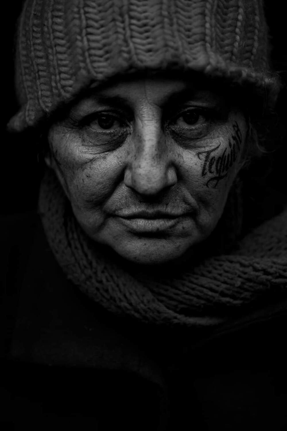 portrait, portraits, female portrait, retrato, retratos, bastian cifuentes araya, periodistafurioso, black and white, black & white, blanco y negro, human, homeless, situacion de calle, in-visibles, invisibles,, Basti&aacute;n Cifuentes Araya
