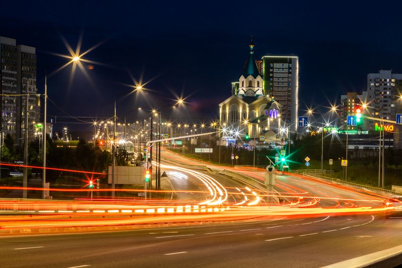 киров, вятка, ночь, огни, ярко, церковь, храм, тепло, выдержка, архитектура, дорога, машины, район, город, здания Ночные огни фото превью