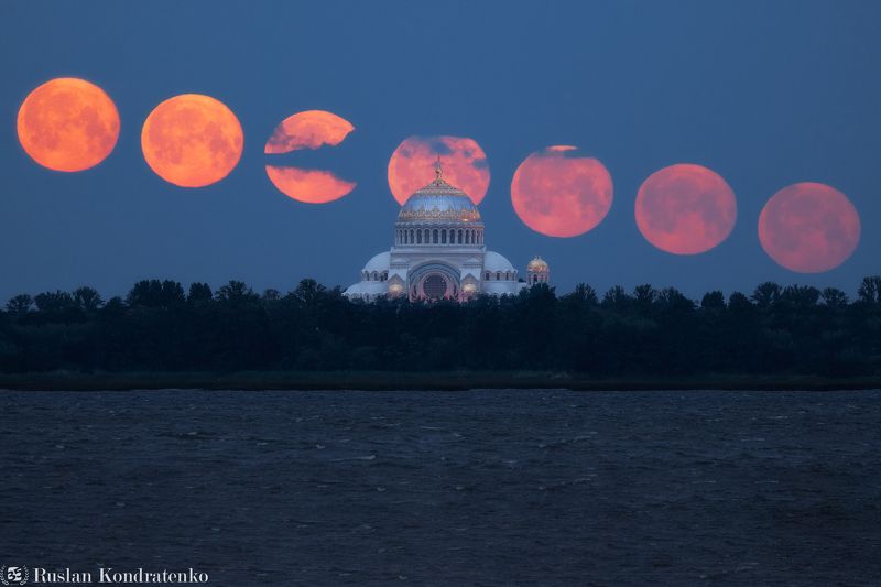 Секвенция с Луной за Морским Никольским собором фото превью