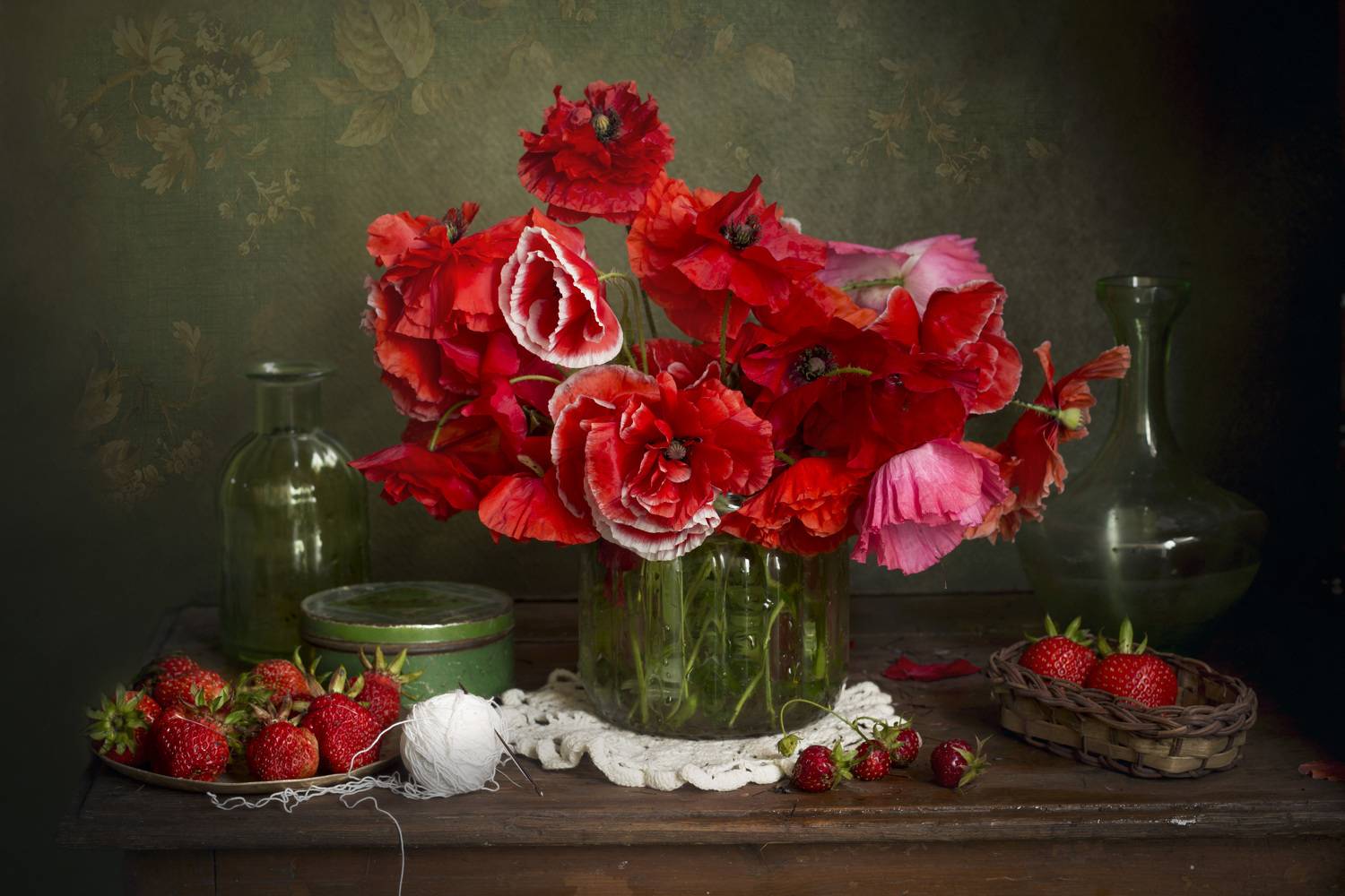 маки, клубника, натюрморт,лето, Зимина Лионелла