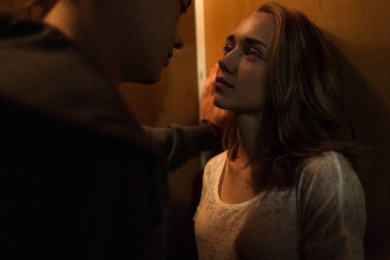 девушка, парень, лифт, любовь, свет  фото превью