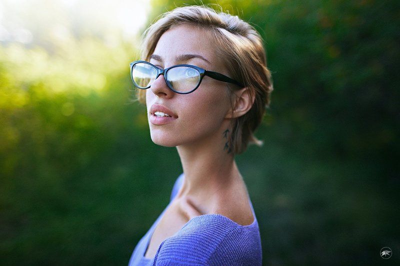 тату, татуировка, шея, очки, глаза, губы, девушка, прелестная, природа, день, взгляд, улыбка, 35l Кристина фото превью