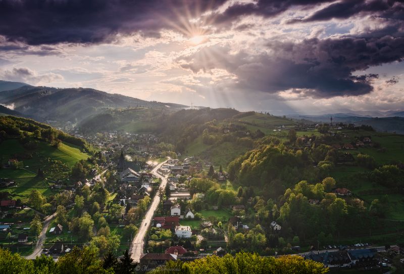 landscape, mountainscape, mountains, Poland, Polska, BeskidSądecki, Beskids, sunrays, sun, sunset, clouds, village, town, trees, Rytro Dreams vs Clouds фото превью