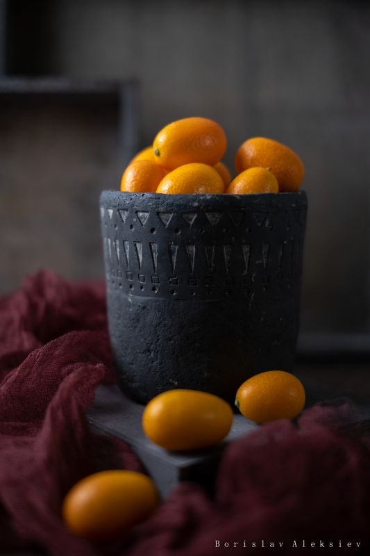 kumquat,asia,china,food,fresh,fruit,orange,red,interior,light,wood,dark Kumquat фото превью