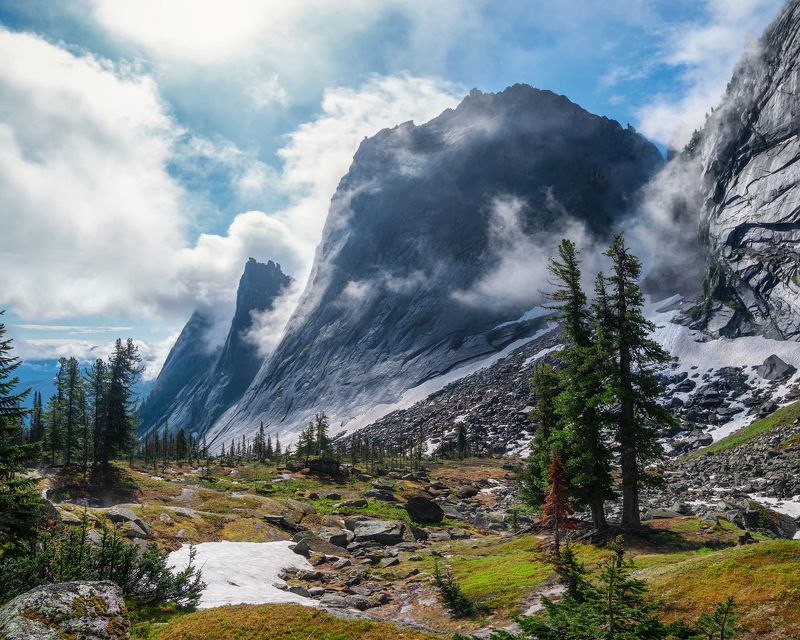 Утренний туман в истоках реки Тайгишонок. Черное Озеро, Ергаки. фото превью