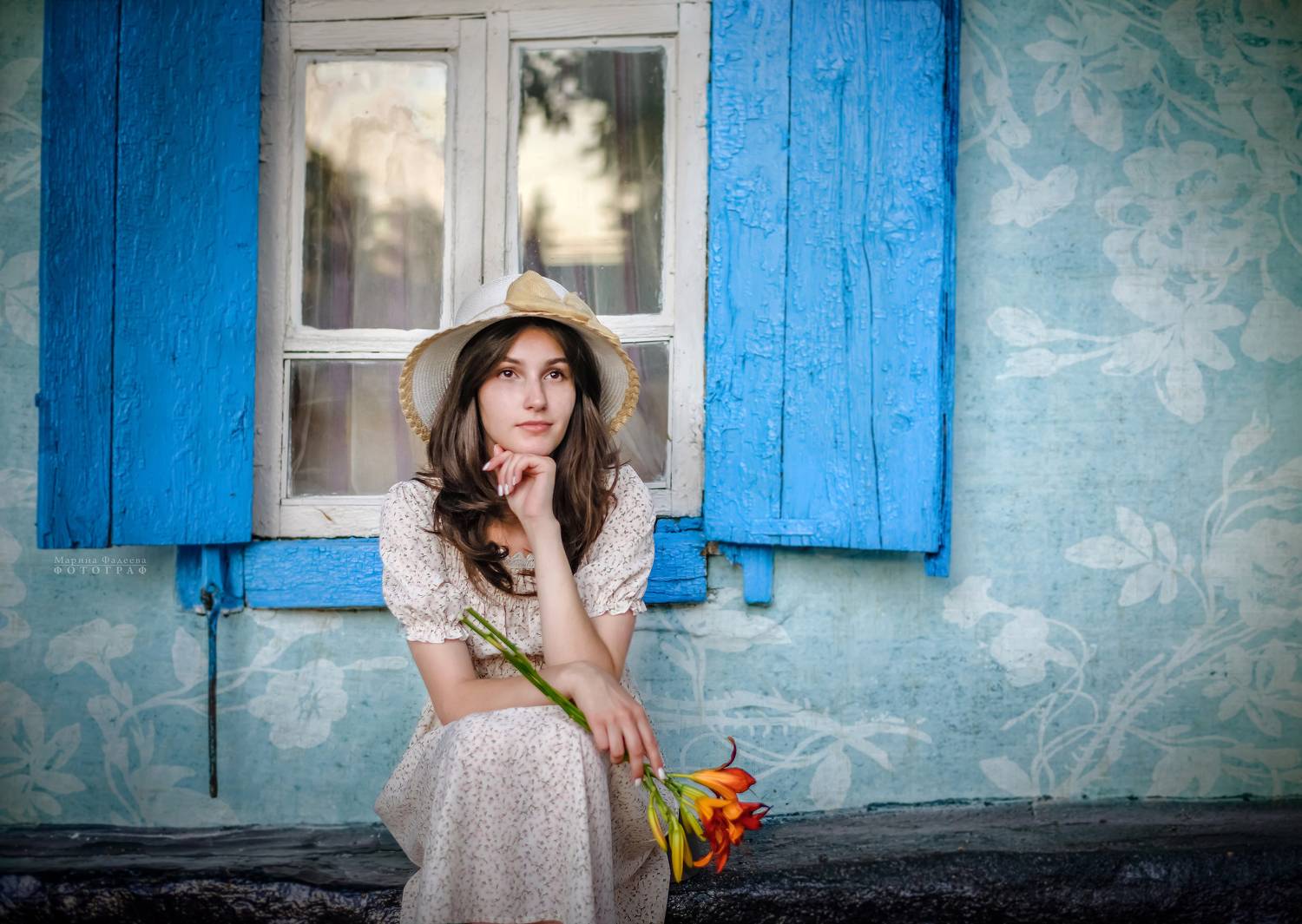 жанр, девушка, портрет, окно, ставни, старый домик,  Мариночка