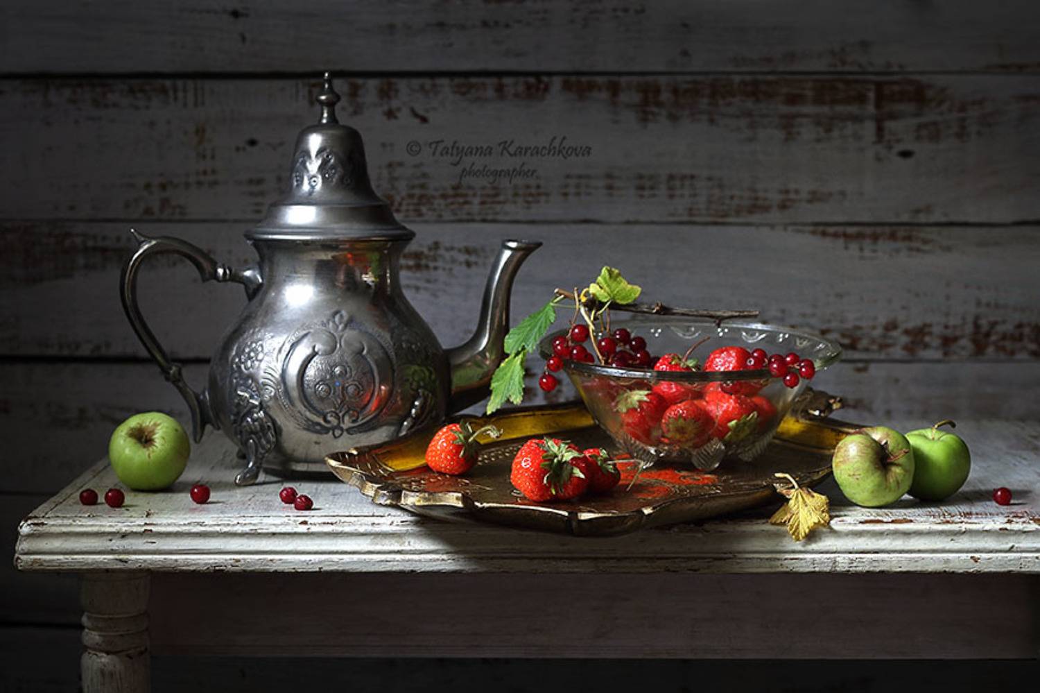 натюрморт, лето, ягоды, клубника, смородина,яблоки, Tatyana Karachkova