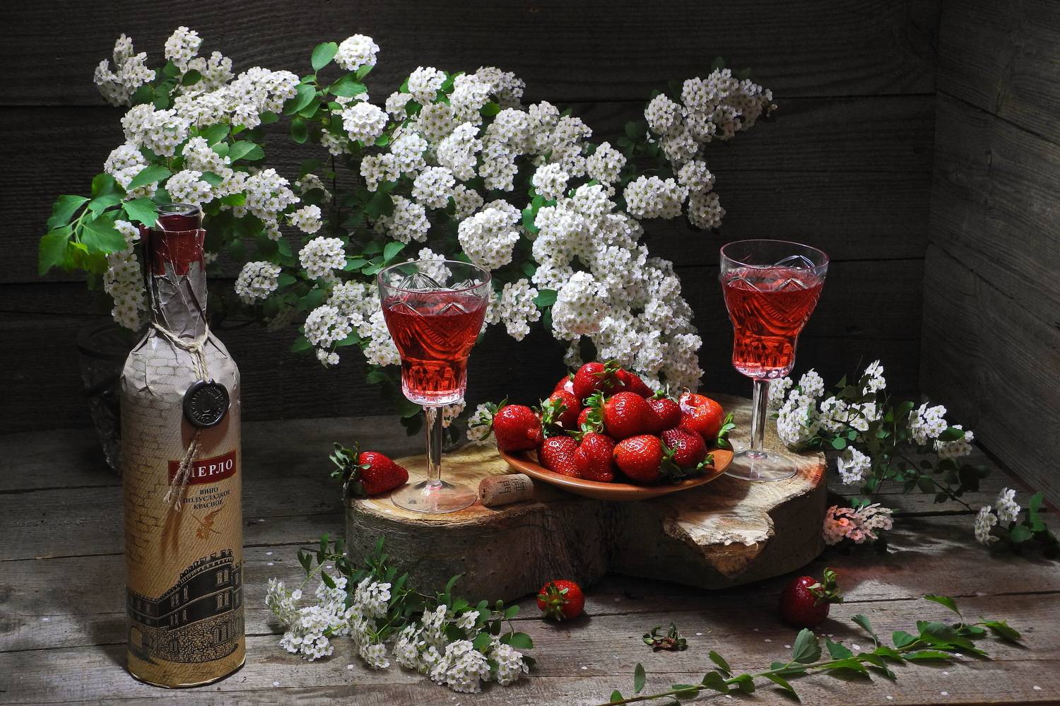 вино, бутылка, бокал, фужер, ягоды, клубника, цветы,, Сергей Фунтовой