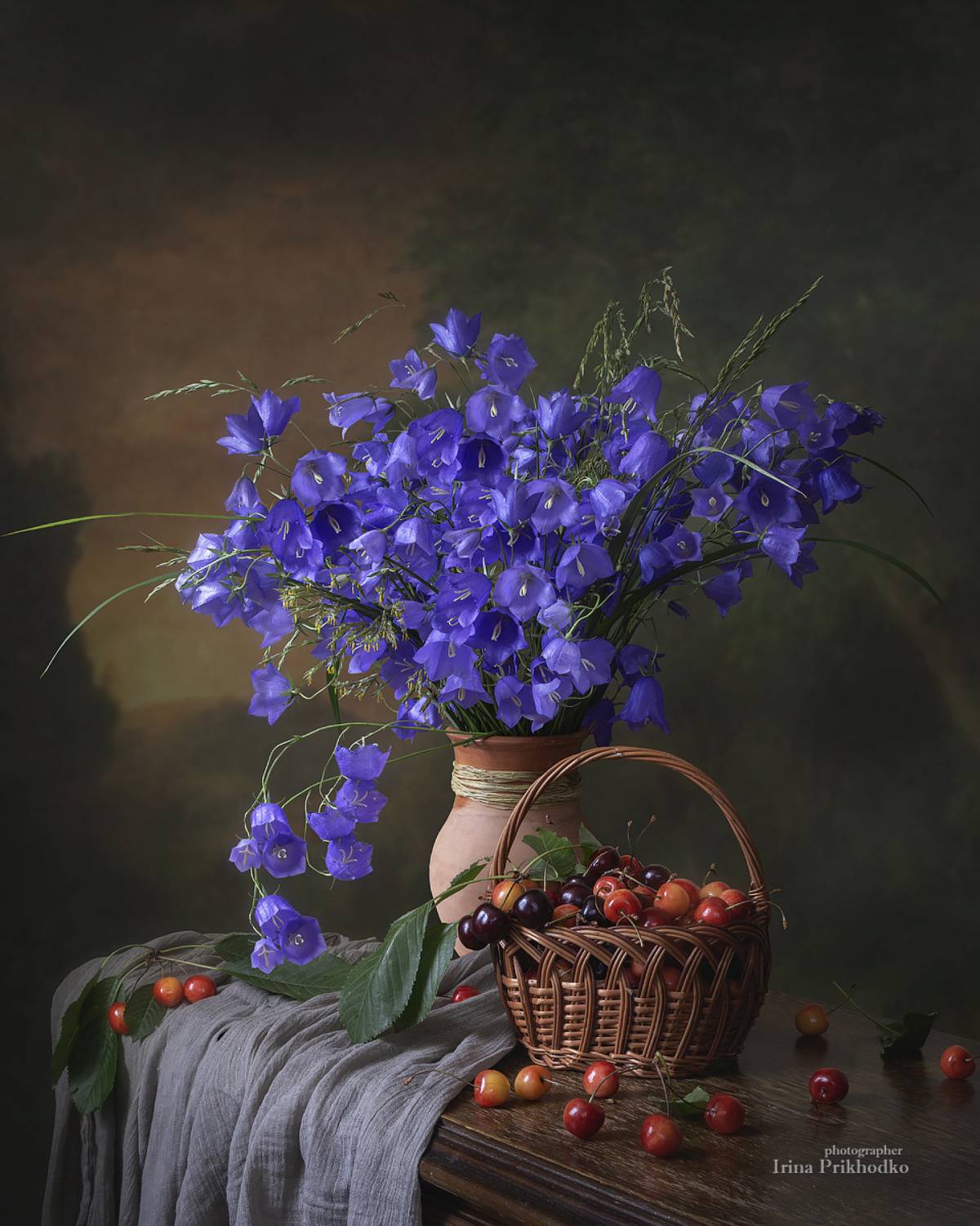 натюрморт, цветы, букеты, лето, колокольчики, черешня, Приходько Ирина