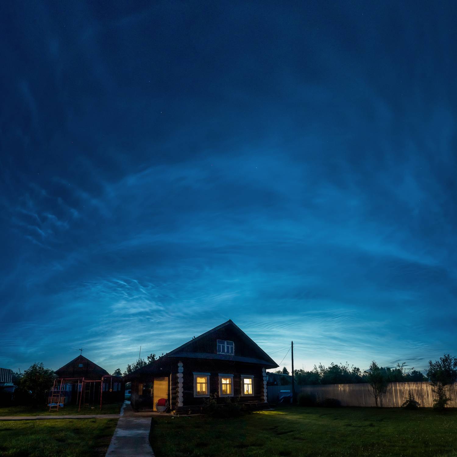 серебристые, облака, ночь, тепло, лето, небо, деревня, ярко, красиво, Вятка, Киров, дом, домик, свет, окна, , Панагушин Сергей