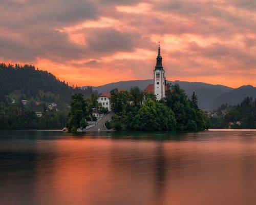 Остров в огне