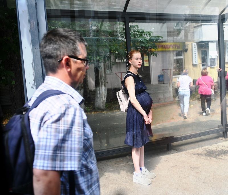 На остановке фото превью