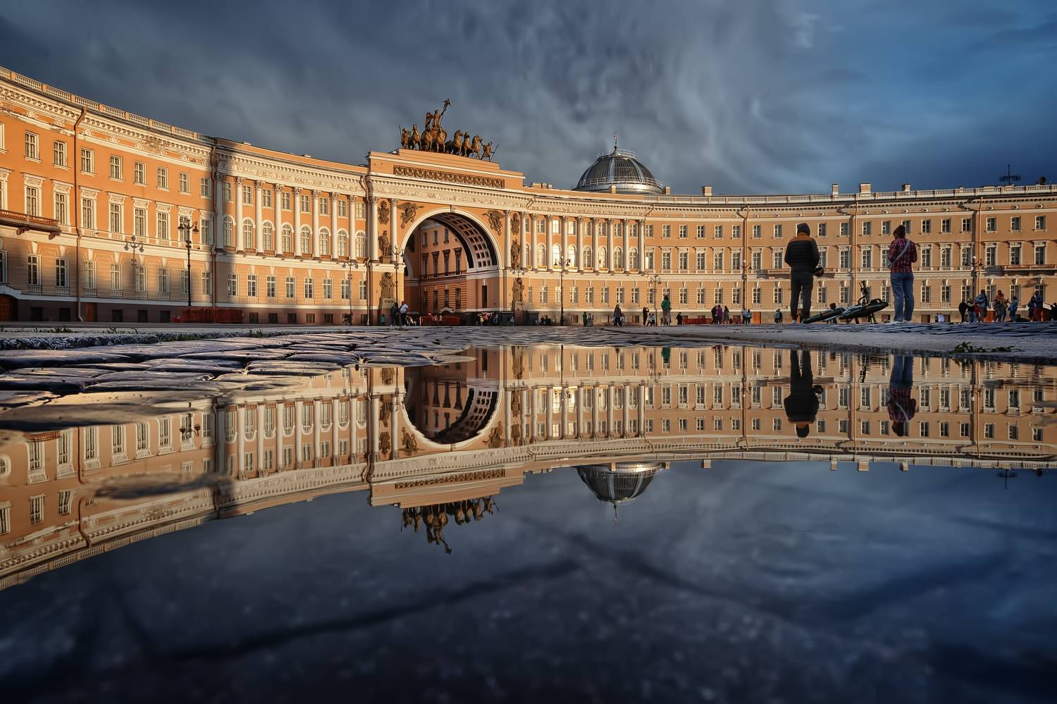 грод архитектура площадь дворец лужа отражения день небо облака непогода, Тамара