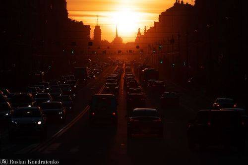 Невский проспект на закате дня