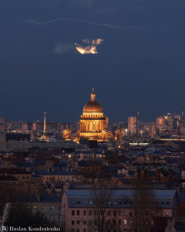 Восход Луны за Исаакиевским собором фото превью